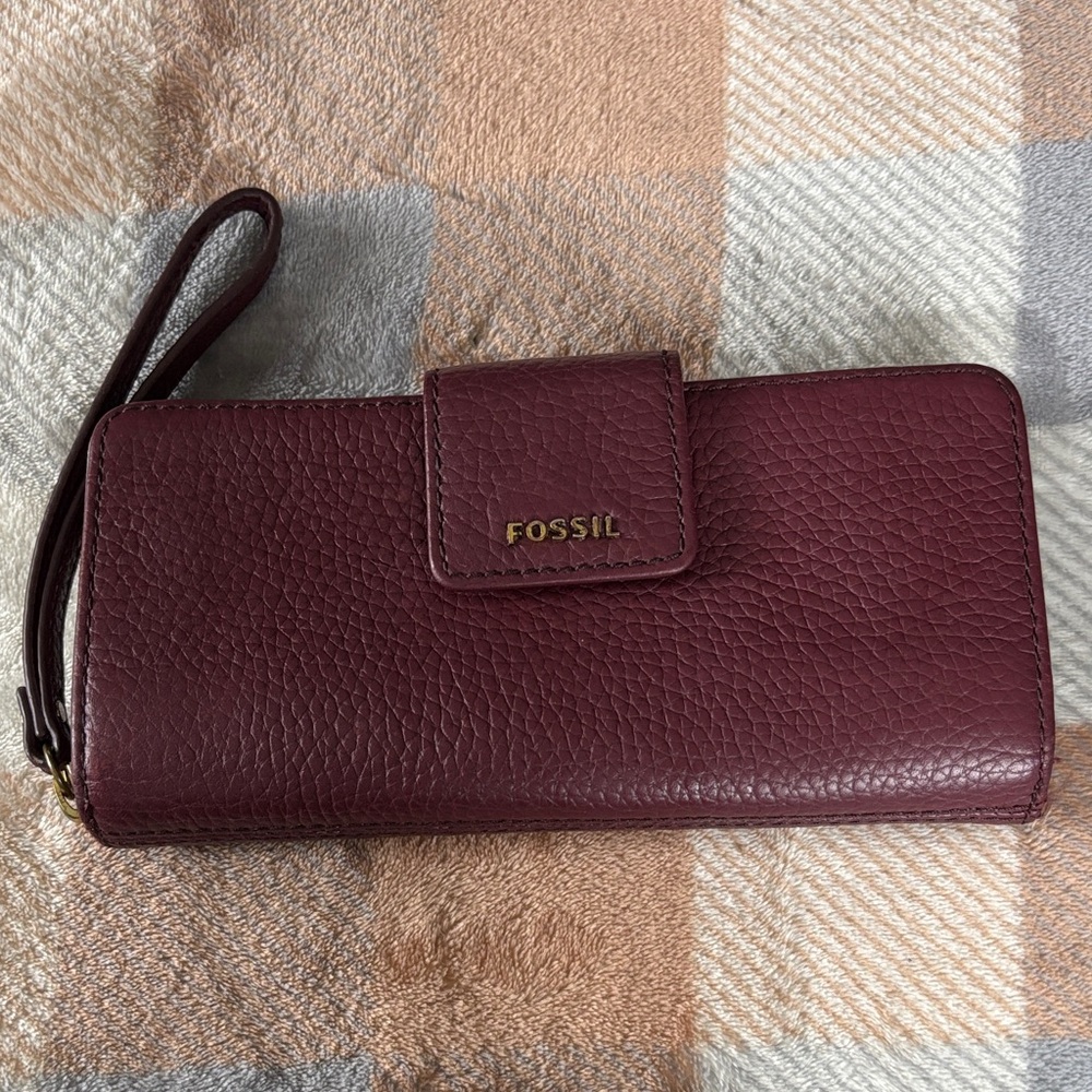 Fossil Women's Burgundy Leather Wristlet